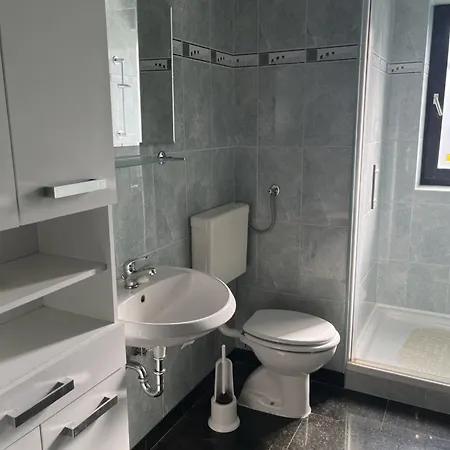 Vilă Tranquil Spacious With Private Pool