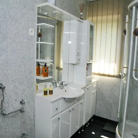 Tranquil Spacious With Private Pool Matulji